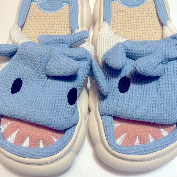 Shark Linen Shark Slippers 36/37 US 6-7 Women - Picture 3 of 6